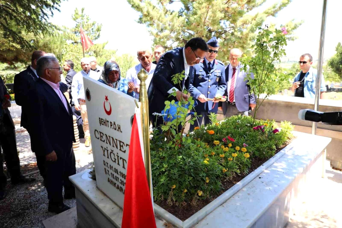Vali Çiçek\'ten şehit yakınları ve gaziye ziyaret