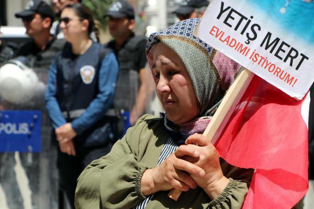 VAN'DA EVLAT NÖBETİNDEKİ ANNE KANDİL'İN YOLUNU KAPATTIK