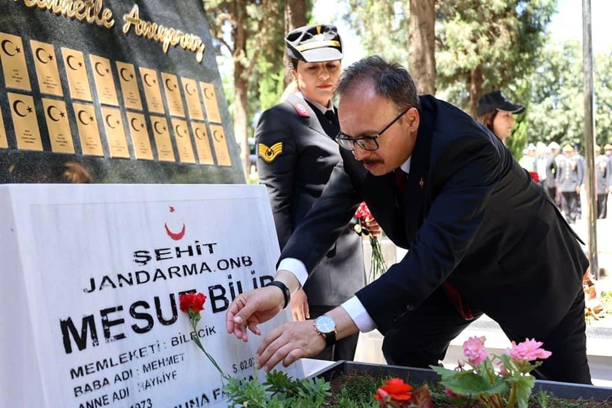 Son dakika haber: 15 Temmuz Demokrasi ve Milli Birlik Günü dolayısıyla Bilecik Şehitliğinde program düzenlendi