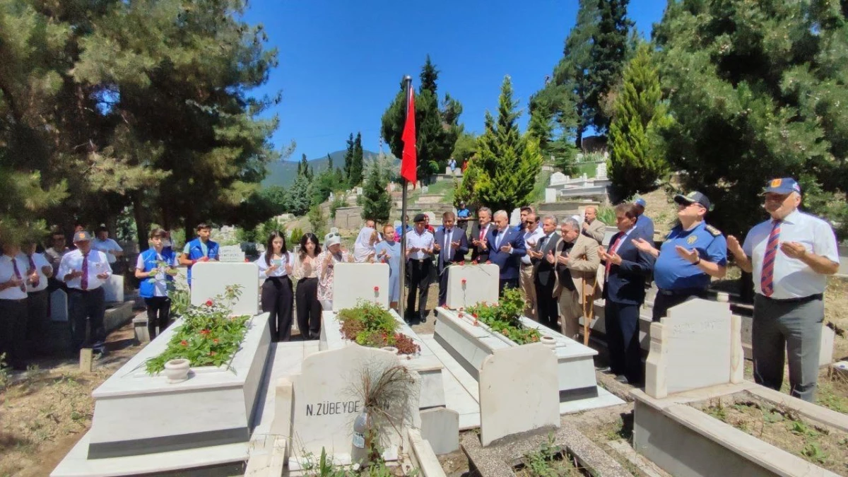 15 Temmuz şehidi Metin Arslan Karabük\'teki mezarı başında anıldı