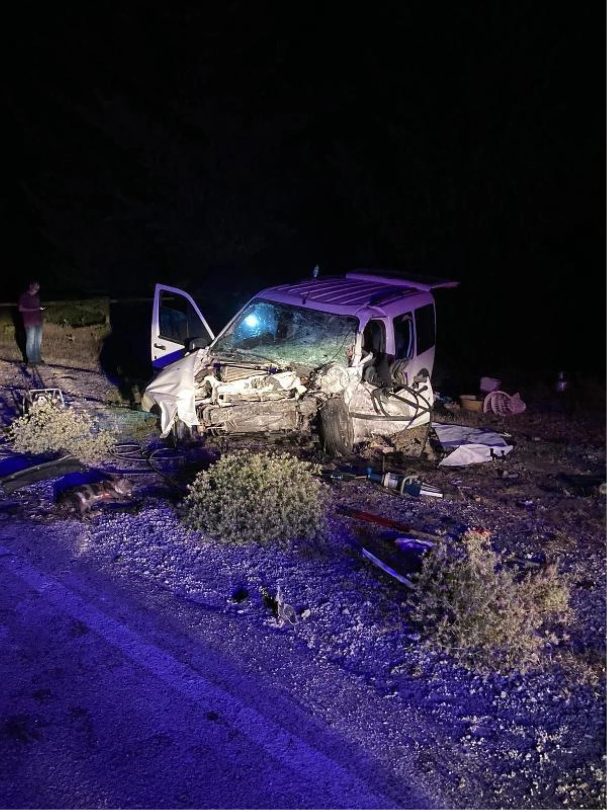 Adana\'da hafif ticari araç ile otomobil çarpıştı: 2 ölü, 5 yaralı