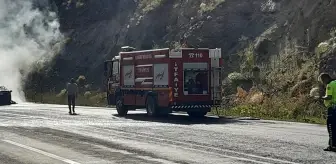 Ağrı'da seyir halindeyken yanan otomobil küle döndü