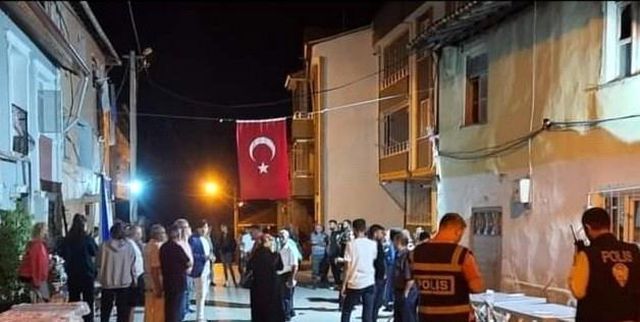 Baba ve oğul sünnet düğününü kan gölüne çevirerek silahla dehşet saçtı