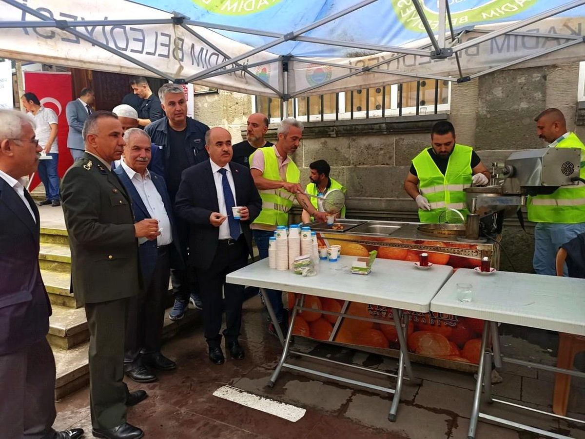 Son dakika haberleri... Başkan Demirtaş 15 Temmuz şehitleri için 3 bin lokma tatlısı ikram etti