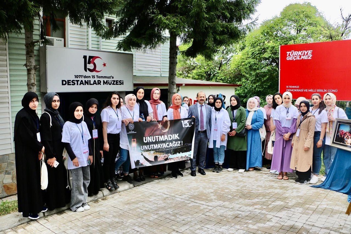 Bayburtlu gençler Samsun\'da 15 Temmuz mesajı verdi: "Unutmadık, unutmayacağız"