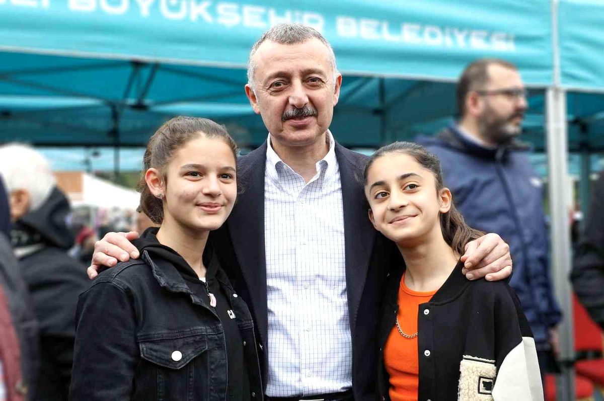 Büyükakın, öğrenci biletinin 3.10 TL'ye çekilmesi talimatını verdi
