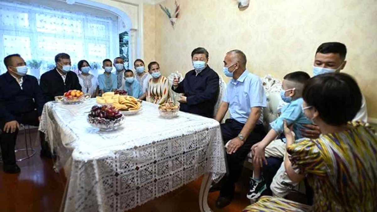 Çin Cumhurbaşkanı Xi Jinping, Xinjiang Uygur Özerk Bölgesi\'nin Merkezi Urumqi\'de İnceleme Yaptı