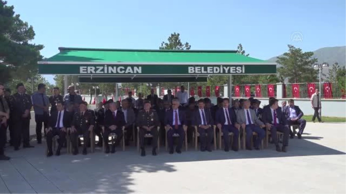 Son dakika haberi... 15 Temmuz şehitleri mezarları başında anıldı