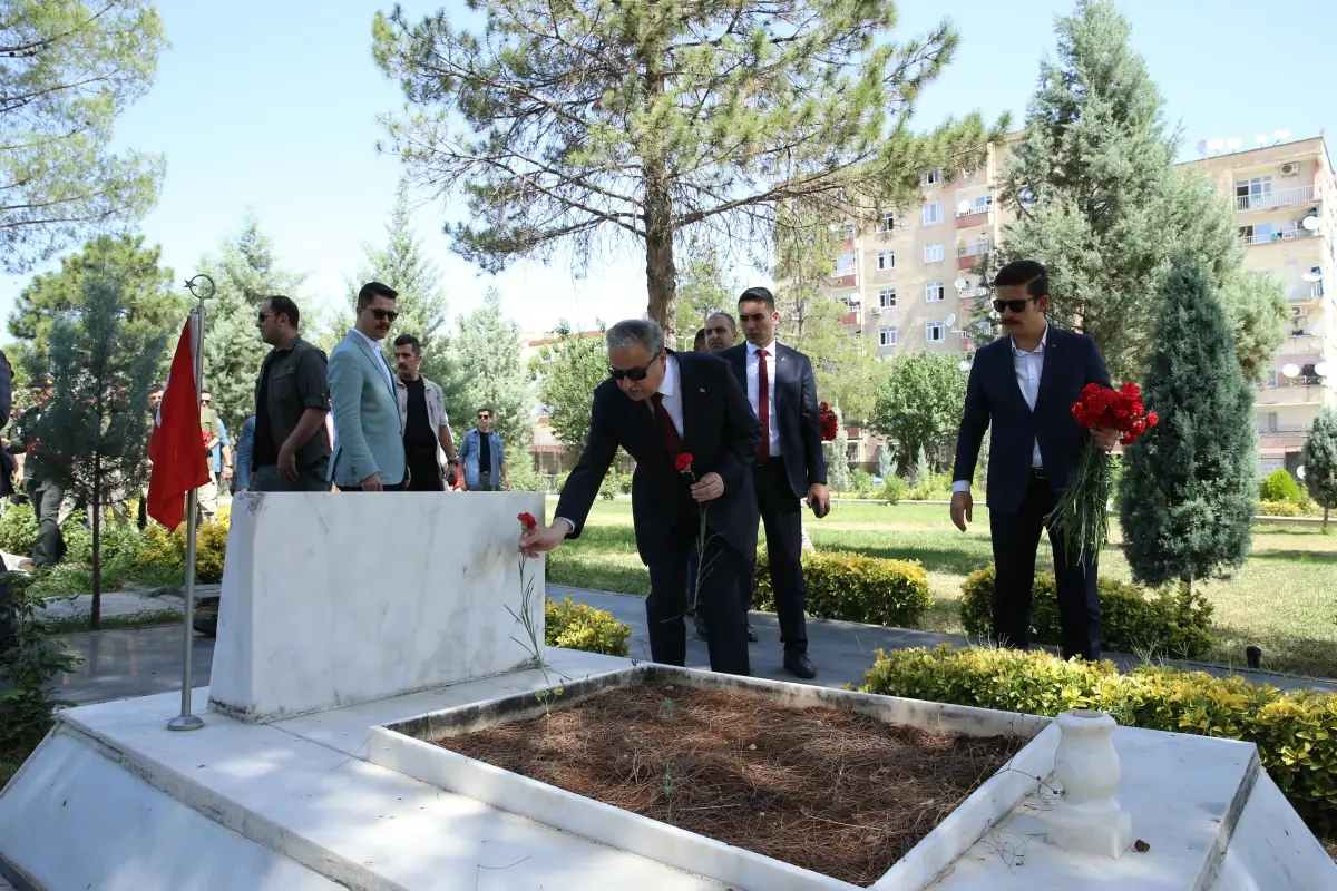 Son dakika haberleri | DİYARBAKIR\'DA ŞEHİT KABİRLERİ ZİYARET EDİLDİ