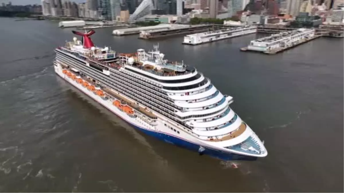 (DRON) Carnival Magic adlı kruvaziyer Hudson Nehri üzerinden geçti