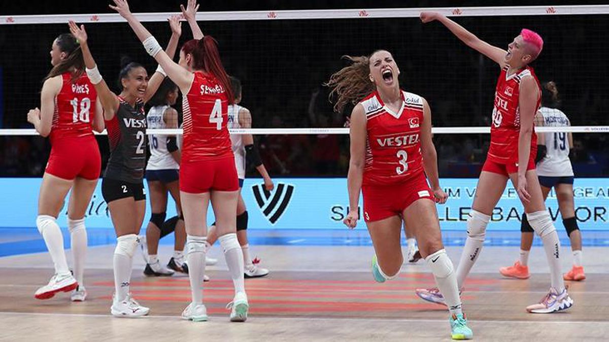 Çeyrek finale damga vuran olay! Ebrar Karakurt karşı takıma yaptığı davranışından dolayı Tayland taraftarlarından özür diledi