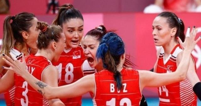 Ebrar Karakurt yaptığı hareketten dolayı Tayland taraftarlarından özür diledi