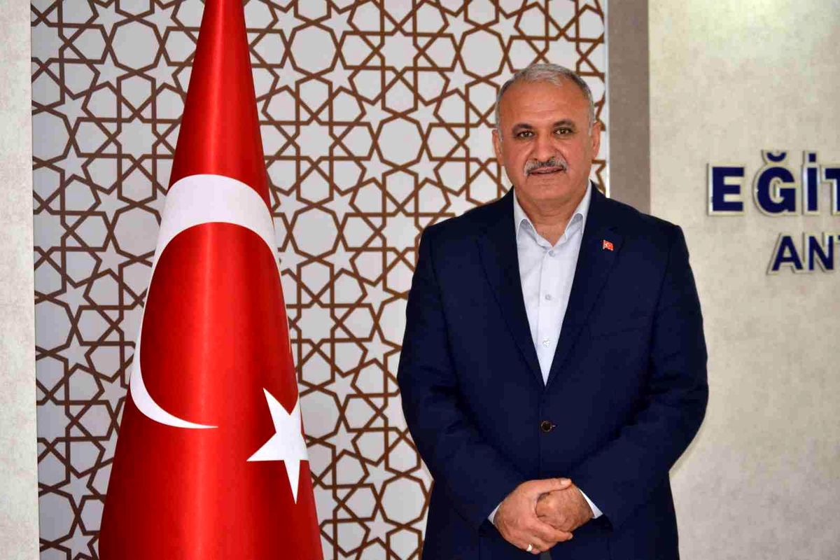 Eğitim Bir Sen Antalya Başkanı Miran: "15 Temmuz gecesi arkamızdan vurmak isteyen ihaneti tam alnından vurduk"