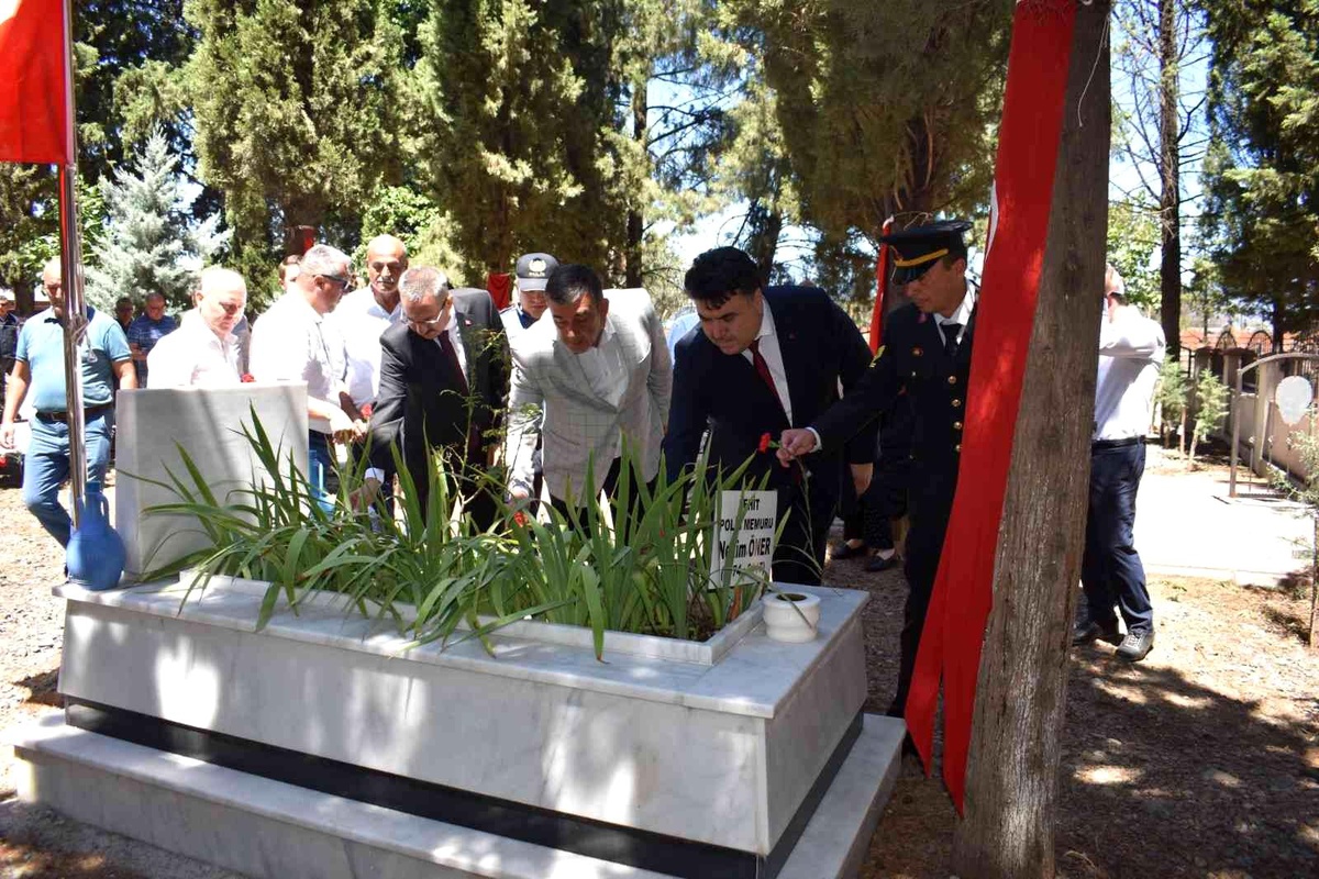 Son dakika haber! Havran\'da 15 Temmuz Demokrasi ve Milli Birlik Günü etkinlikleri şehitlik ziyareti ile başladı