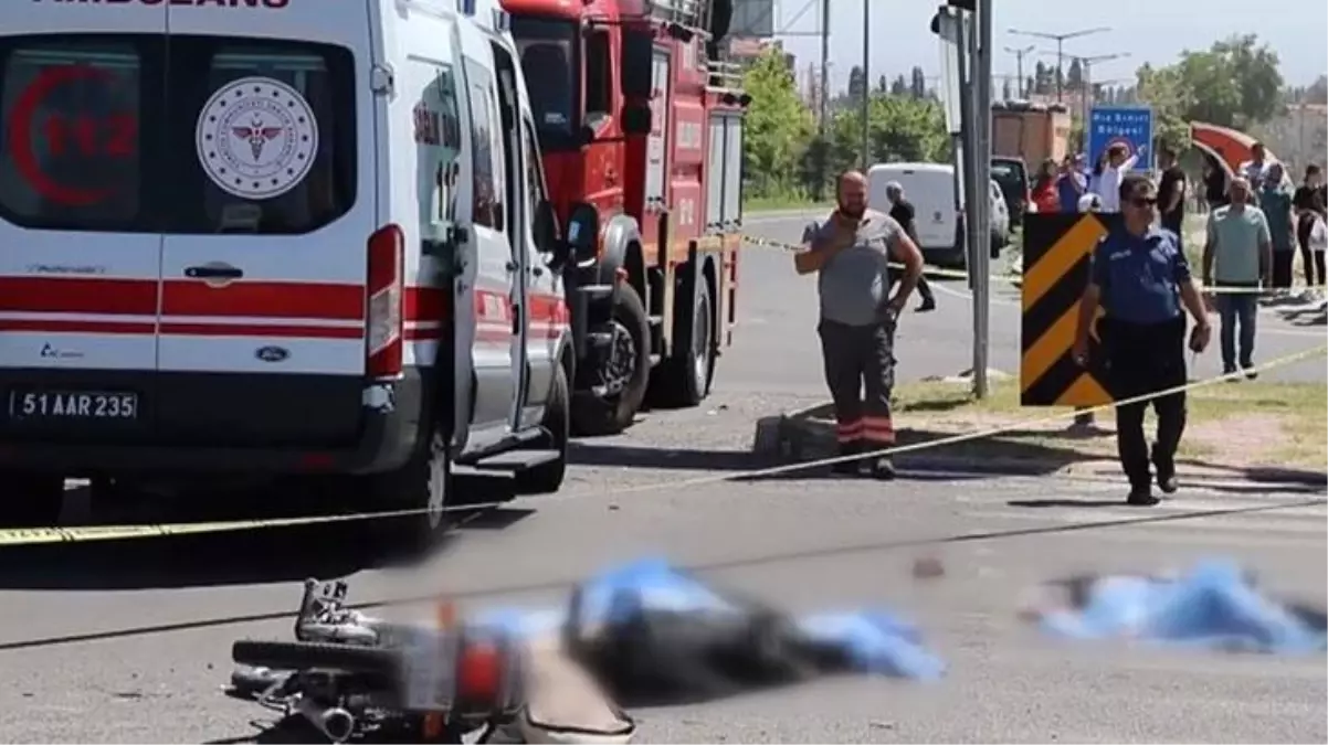 Motosikletle seyahat eden çift feci şekilde can verdi! Kamyon şoförü gözaltında