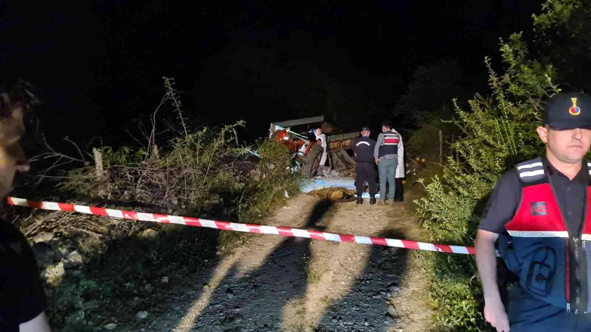 Karabük\'te devrilen traktörün altında kalan 2 kişi öldü, biri ağır 2 kişi yaralandı