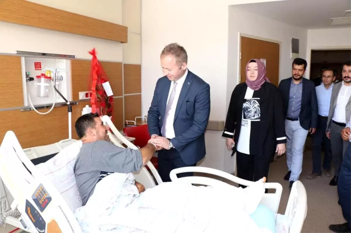 Kaymakam Yelek, yaralanan güvenlik korucunu ziyaret etti