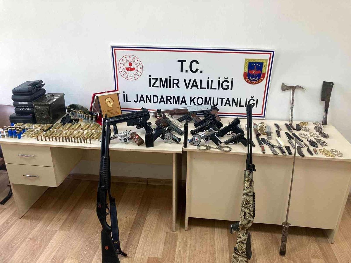Kendisini polis olarak tanıtıp, silah ticareti yapan şüpheli yakalandı