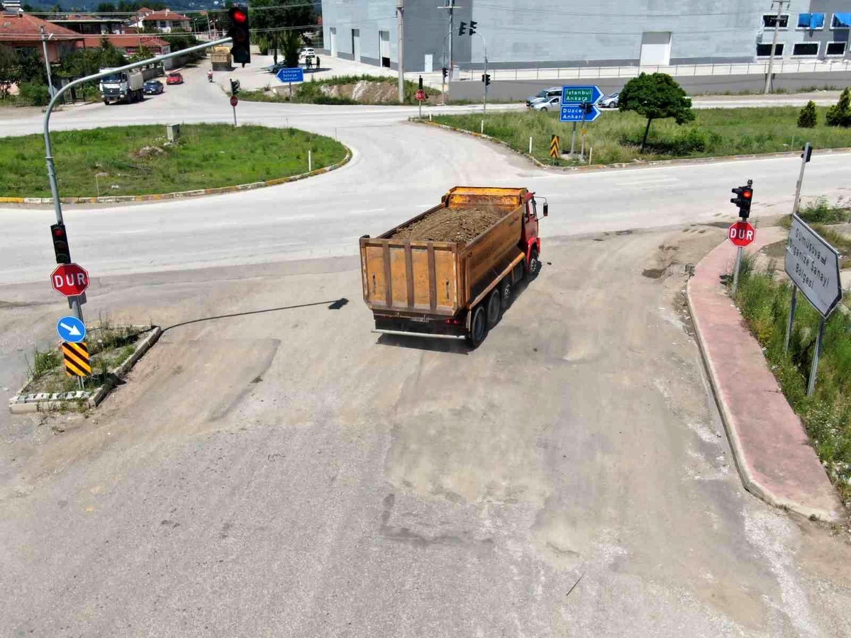 Kırmızı ışıkta geçenler drona takıldı