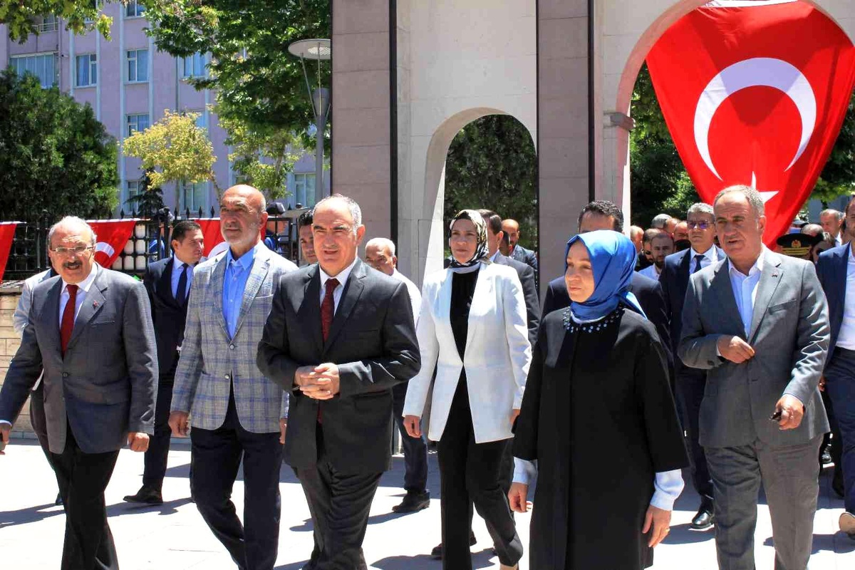 Son dakika haberi... Konya\'da 15 Temmuz etkinliklerinde şehitler dualarla yad edildi