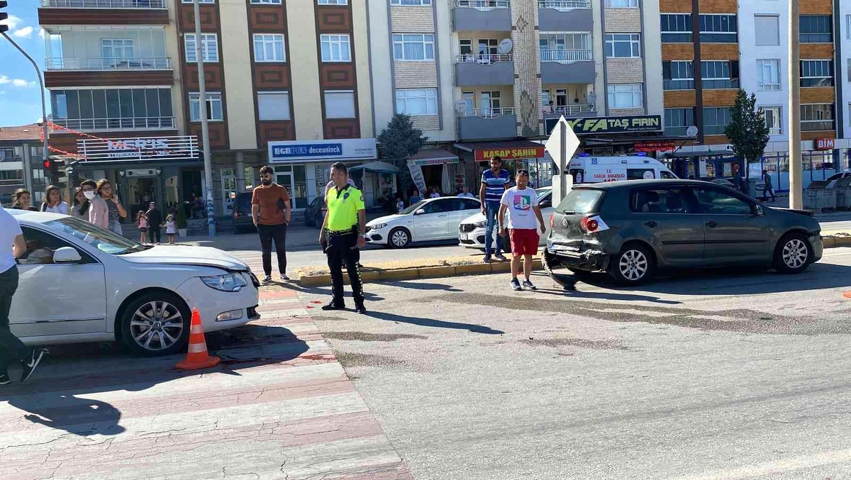 Konya\'da zincirleme trafik kazası: 3 yaralı