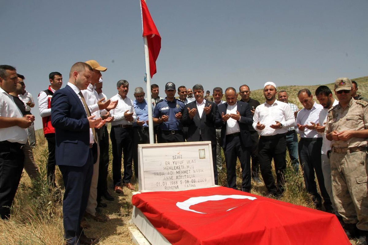 Malazgirt\'te şehit mezarları ziyaret edildi