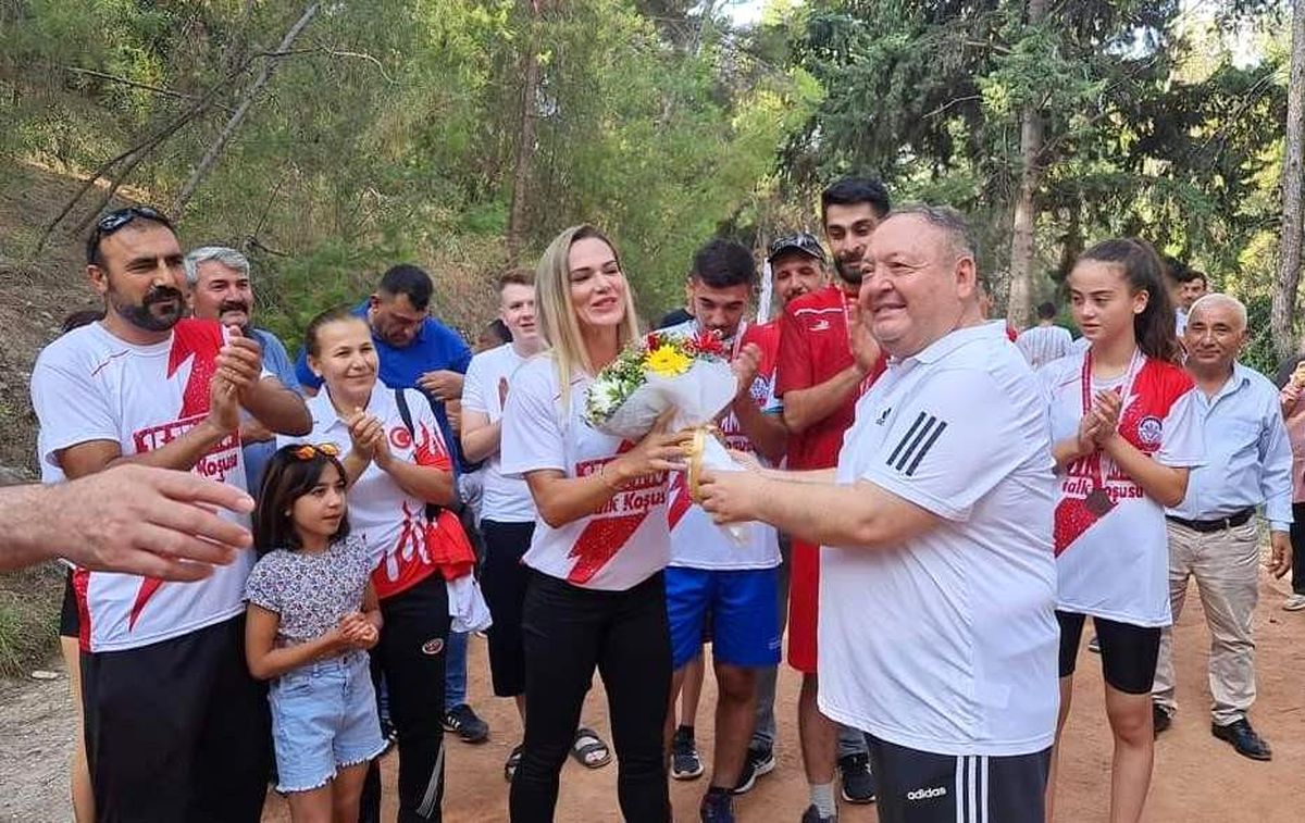 Milli atlet Nagihan Karadere, '15 Temmuz Halk Koşusu'na katıldı