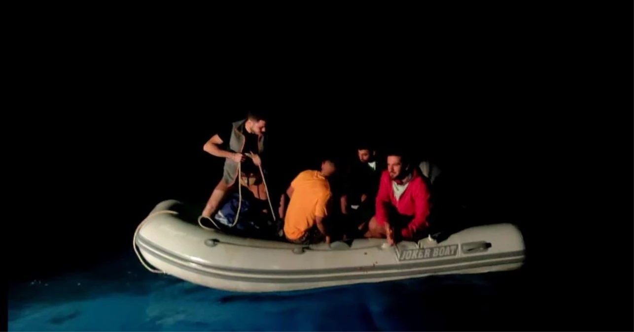 Muğla\'da denizde sürüklenen bottaki 5 kişi kurtarıldı