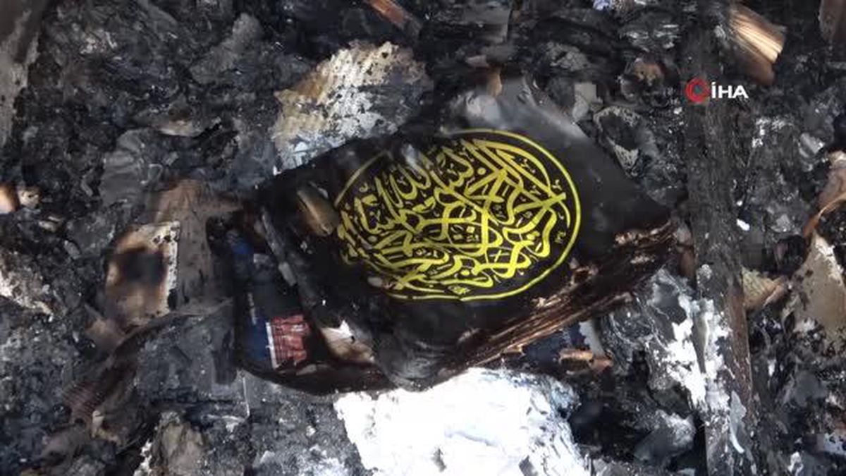 Oda da her şey yandı, sülüs hatla yazılan 'Besmele' yazısı yanmadı