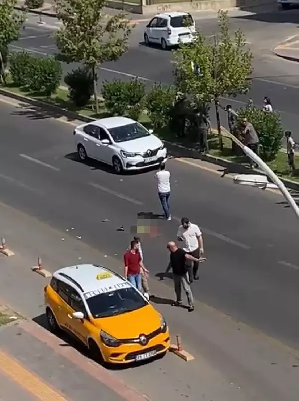 Önce taksi sonra midibüs çarptı! 6 yaşındaki Berat'ı hayattan koparan kaza böyle gerçekleşti