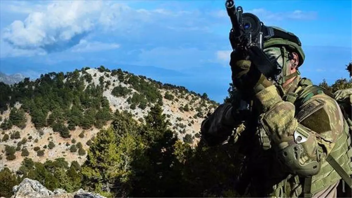 Bölücü terör örgütü PKK\'ya bir darbe daha! Pençe-Kilit Operasyonu bölgesinde imha edildiler