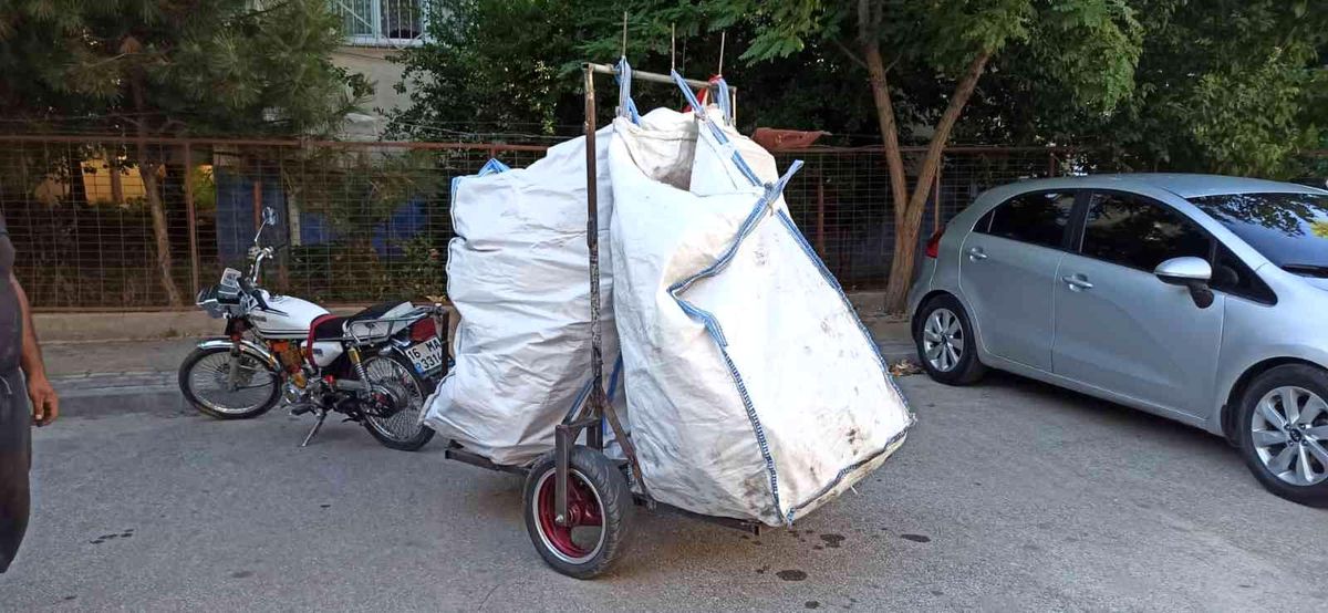 Ruhsatsız hurda arabalarına trafikten men