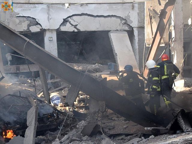 Rusya, sivilleri hedef almaya devam ediyor! Mikolayiv'de iki üniversite binası vuruldu