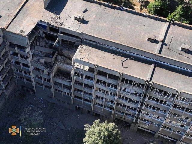 Rusya, sivilleri hedef almaya devam ediyor! Mikolayiv'de iki üniversite binası vuruldu