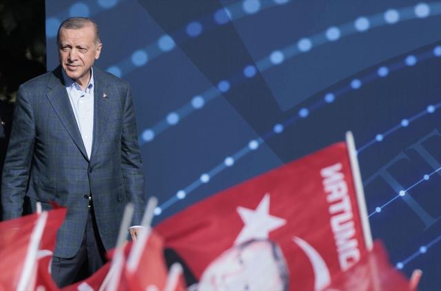 Son Dakika: Cumhurbaşkanı Erdoğan'dan 6'lı masa tepkisi: Onlar PKK terör örgütüyle beraber yürüyorlar Son Dakika: Cumhurbaşkanı Erdoğan'dan 6'lı masa tepkisi: Onlar PKK terör örgütüyle beraber yürüyorlar