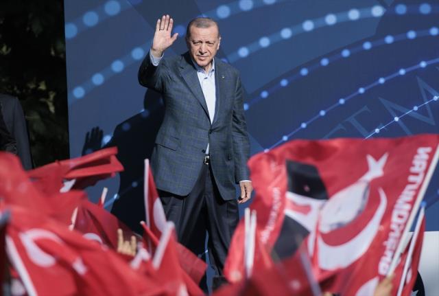 Son Dakika: Cumhurbaşkanı Erdoğan'dan 6'lı masa tepkisi: Onlar PKK terör örgütüyle beraber yürüyorlar Son Dakika: Cumhurbaşkanı Erdoğan'dan 6'lı masa tepkisi: Onlar PKK terör örgütüyle beraber yürüyorlar
