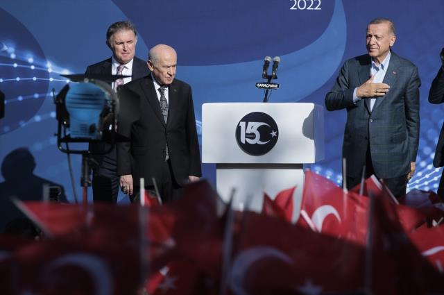 Son Dakika: Cumhurbaşkanı Erdoğan'dan 6'lı masa tepkisi: Onlar PKK terör örgütüyle beraber yürüyorlar Son Dakika: Cumhurbaşkanı Erdoğan'dan 6'lı masa tepkisi: Onlar PKK terör örgütüyle beraber yürüyorlar