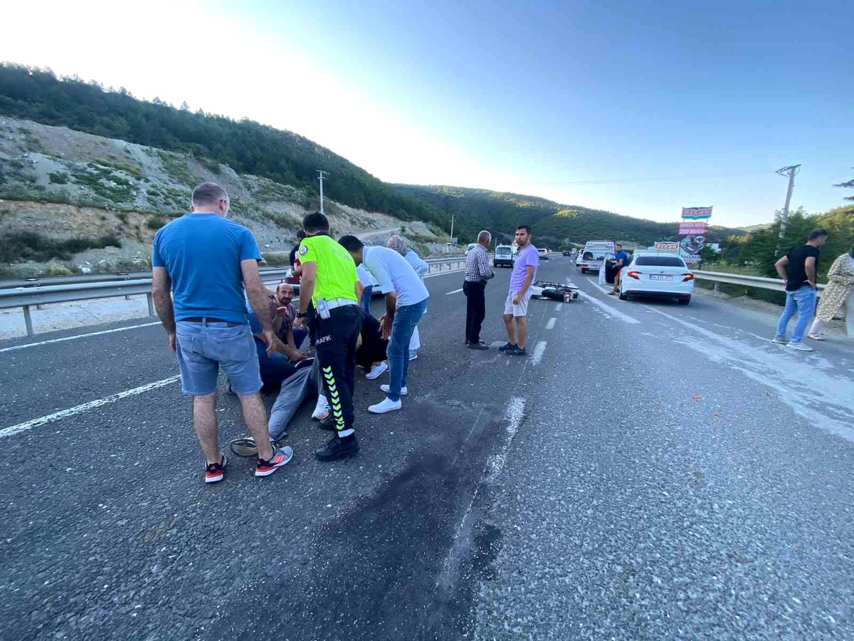 Takla atan motosikletteki karı koca yaralandı