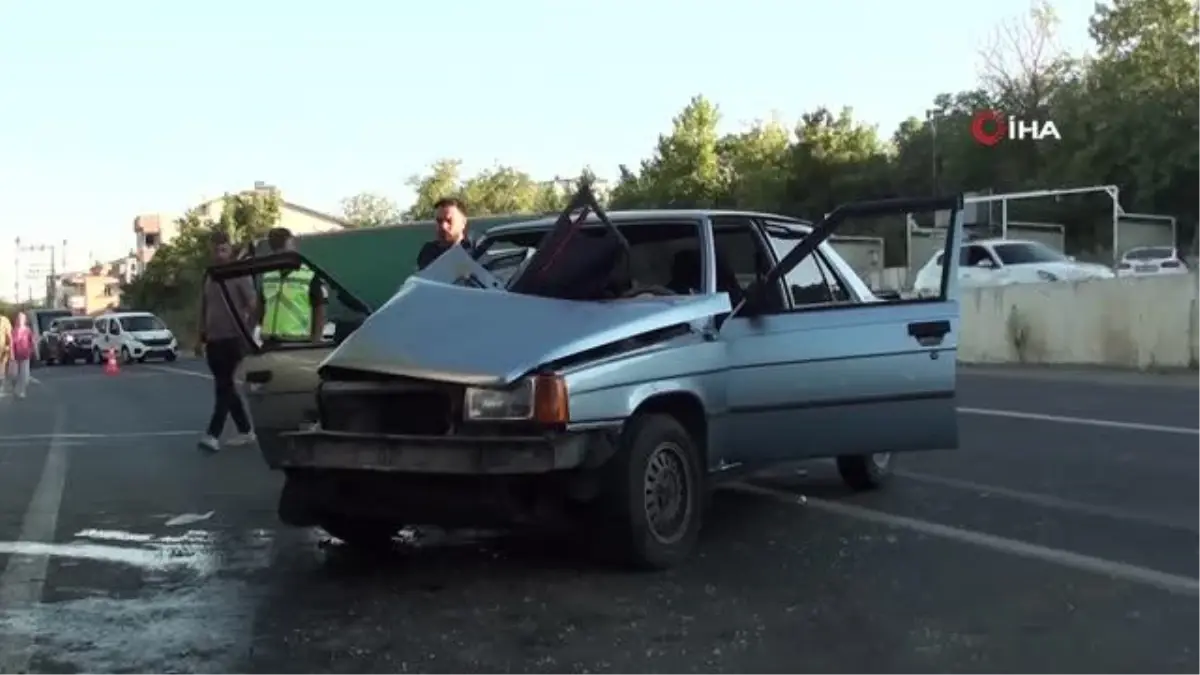 Son dakika! Tekirdağ'da otomobil, traktöre arkadan çarptı: 6 yaralı