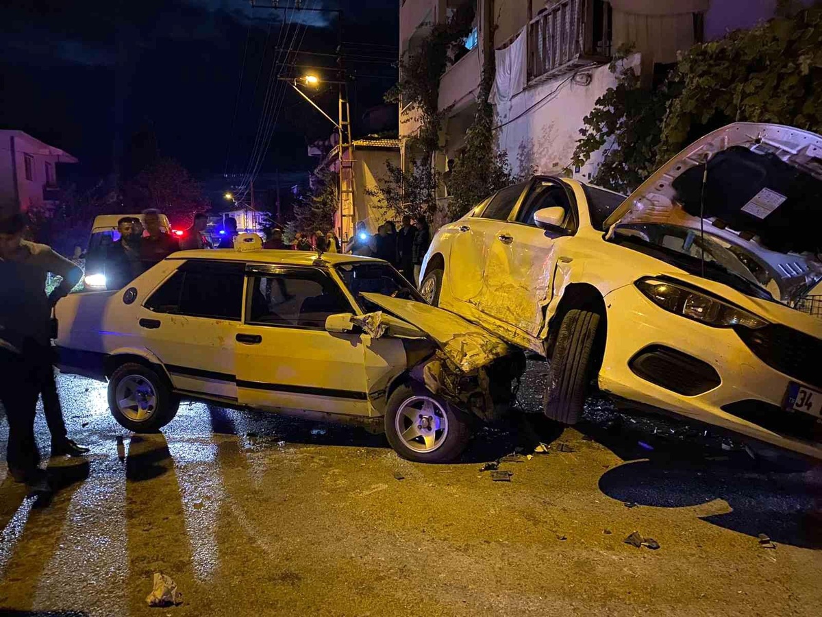 Tokat\'ta iki otomobil çarpıştı: 4 yaralı