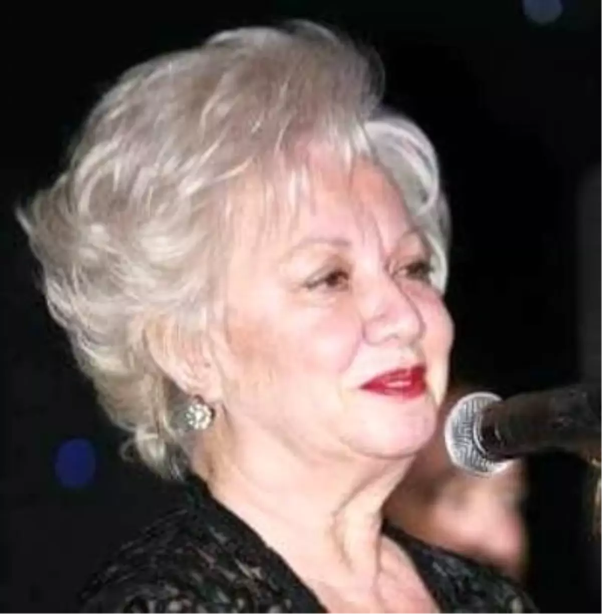 TRT\'nin ilk spikerlerinden olan Aytaç Kardüz, 79 yaşında hayata gözlerini yumdu