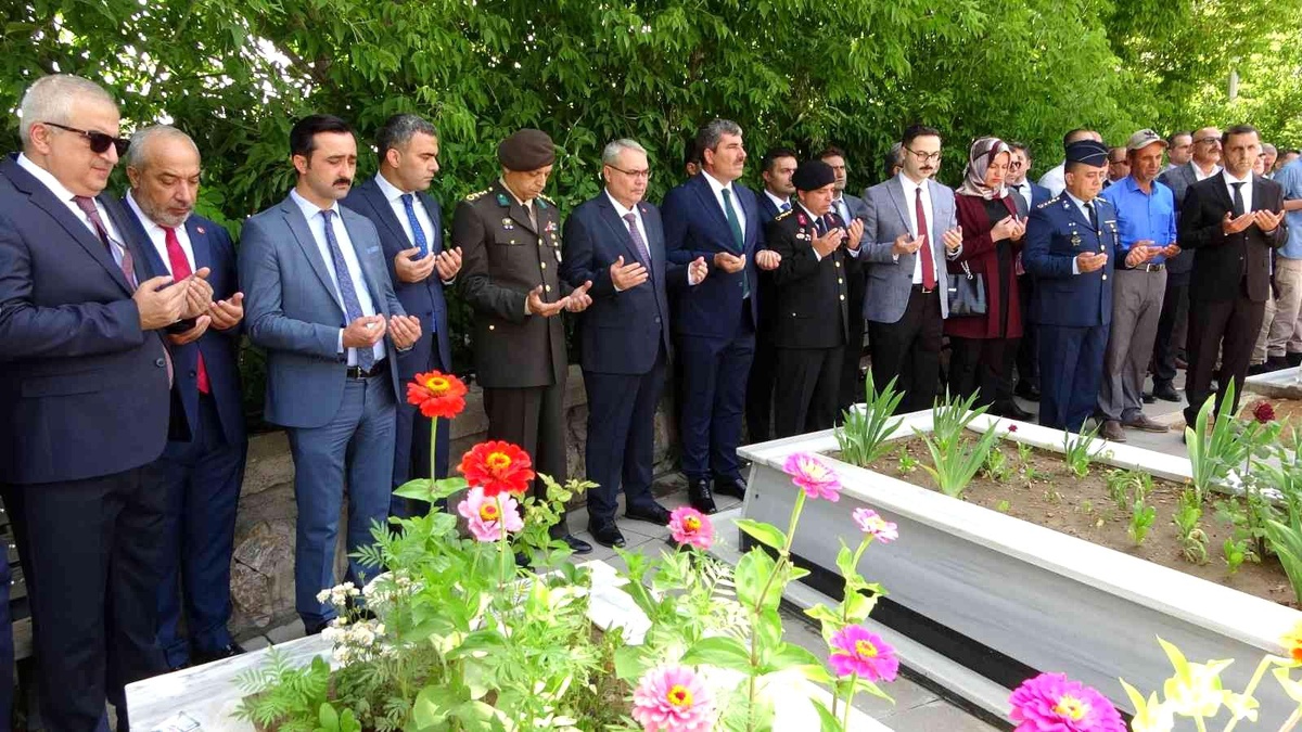 Vali Gündüzöz: "Üniforma giymiş hainlere millet olarak cezasını verdik"