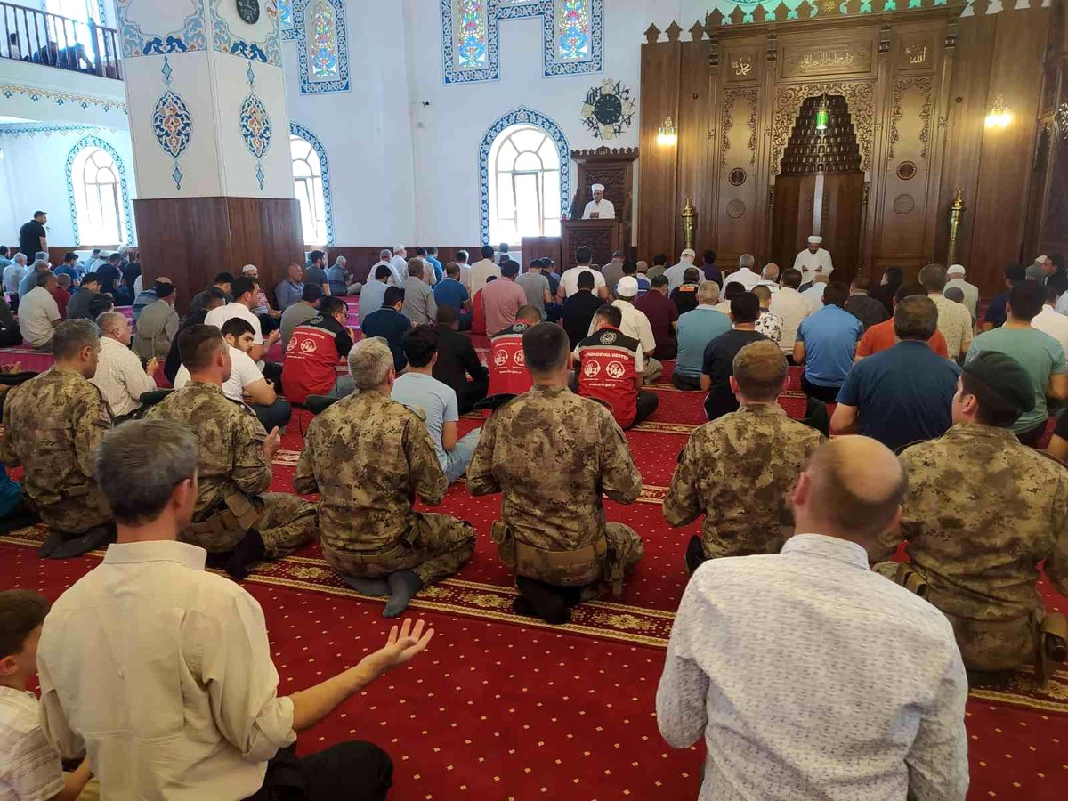 Son dakika... Van\'da 15 Temmuz şehitleri için mevlit okutuldu