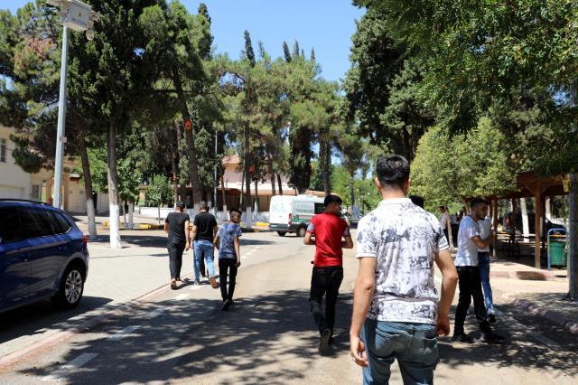 8 yaşındaki çocuk, sokak ortasındaki kavgaya kurban gitti! Acılı baba cenaze aracının peşinden koştu