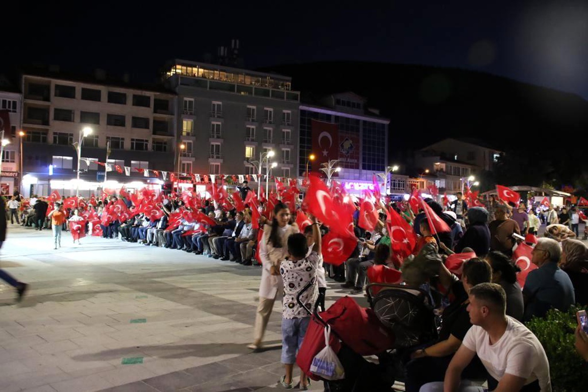 Akşehir\'de 15 Temmuz Demokrasi ve Milli Birlik coşkusu