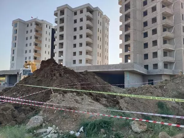 Apartman inşaatında göçük! 2 işçi toprak altında kalarak hayatını kaybetti