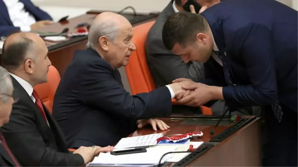 Bahçeli davet etmişti! Baki Ersoy tekrar MHP'de