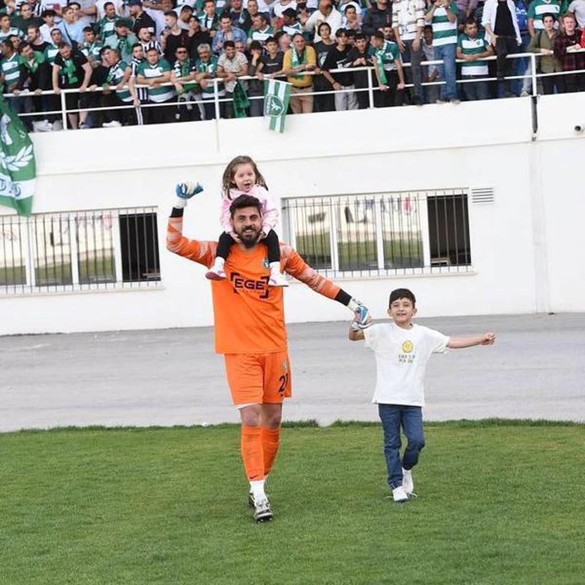 Efeler\'de Göksal kaldı