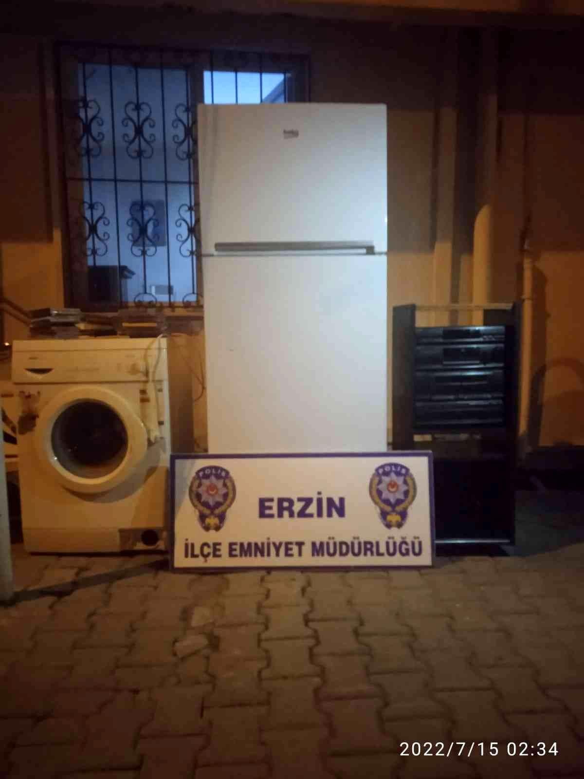 Erzin\'de hırsızlık şüphelisi çaldığı eşyalarla yakalandı