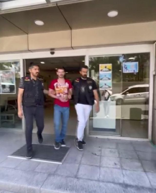 Eşcinsel ilişkiye videolu şantaj cinayetle bitti! Öldürüp üzerini battaniye ile örttü